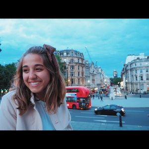 Meet your Posher, Steph